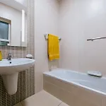 Spacious 2br Garden In Gated Complex Near
