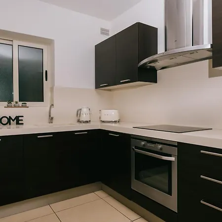 Sunny 2 Bedroom Aptm With Garden Fast Wifi Walk To Seafront Apartment