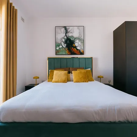 Sunny 2 Bedroom Aptm With Garden Fast Wifi Walk To Seafront Apartment *