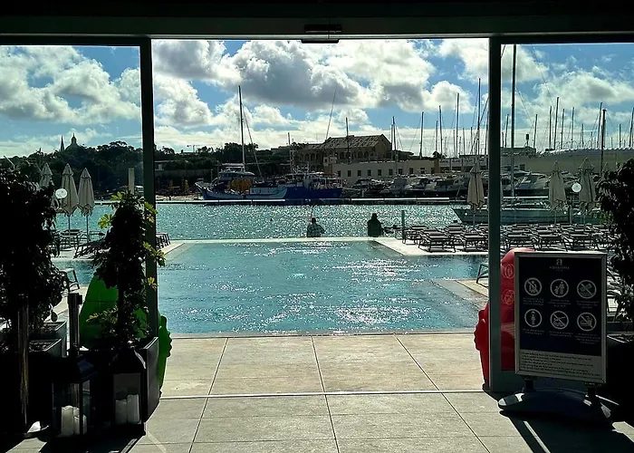 Spacious 2br Garden In Gated Complex Near * Gzira