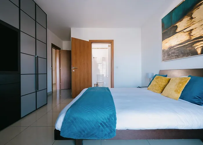 Apartamento Spacious 2br Garden In Gated Complex Near Gzira