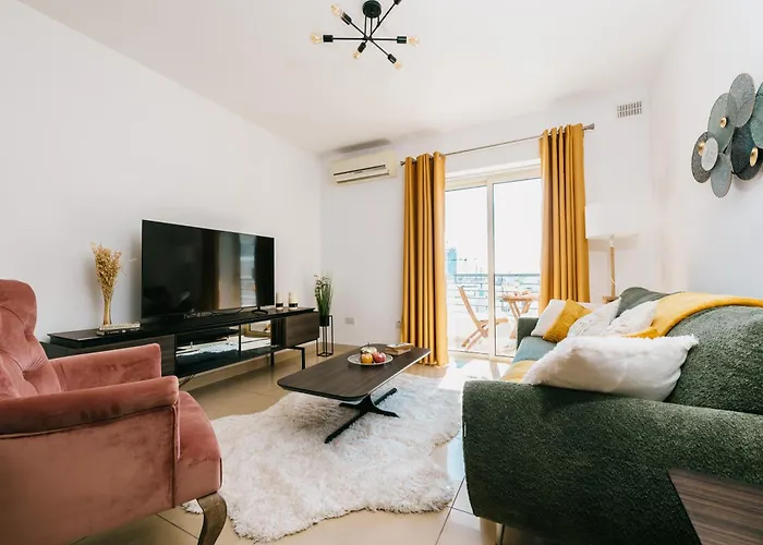 Spacious 2br Garden In Gated Complex Near *