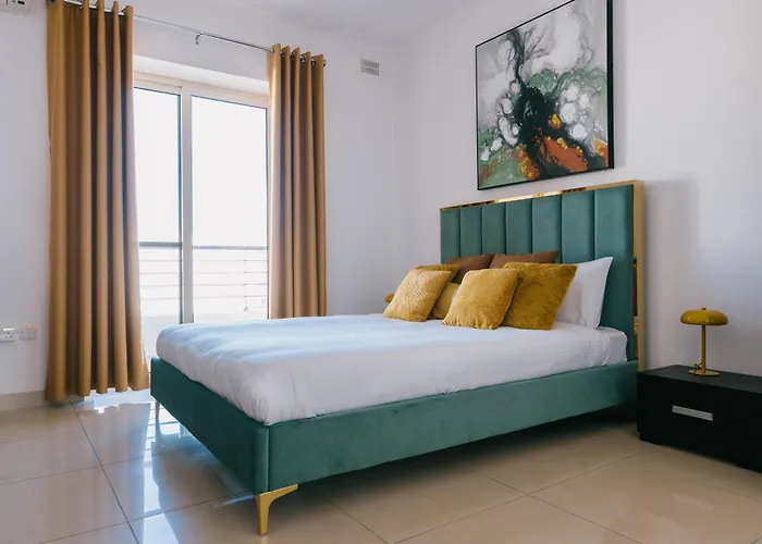 Spacious 2br Garden In Gated Complex Near