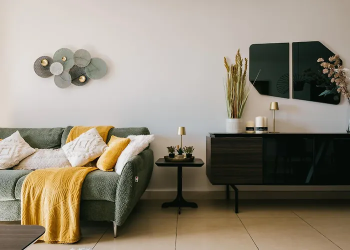 Spacious 2br Garden In Gated Complex Near Apartamento *